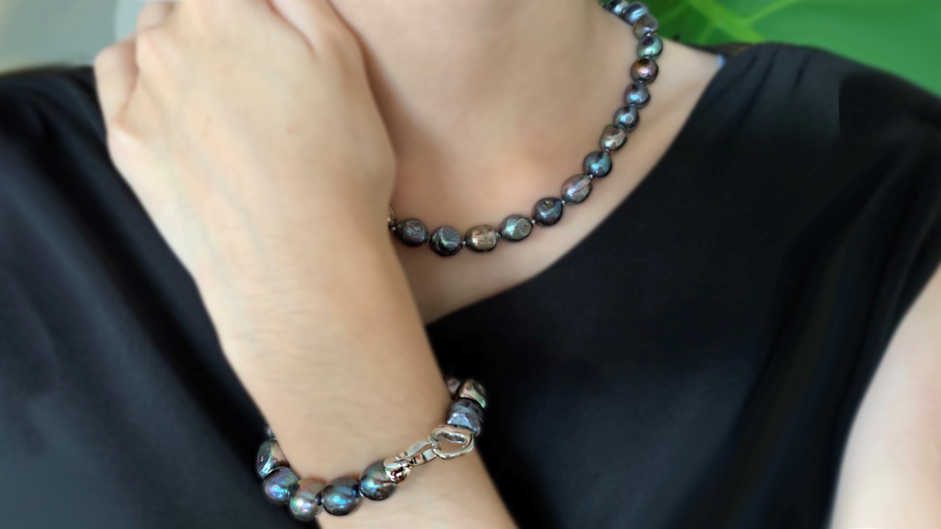 Showcase Hawaii:  Freshwater Pearl Necklace and Bracelet